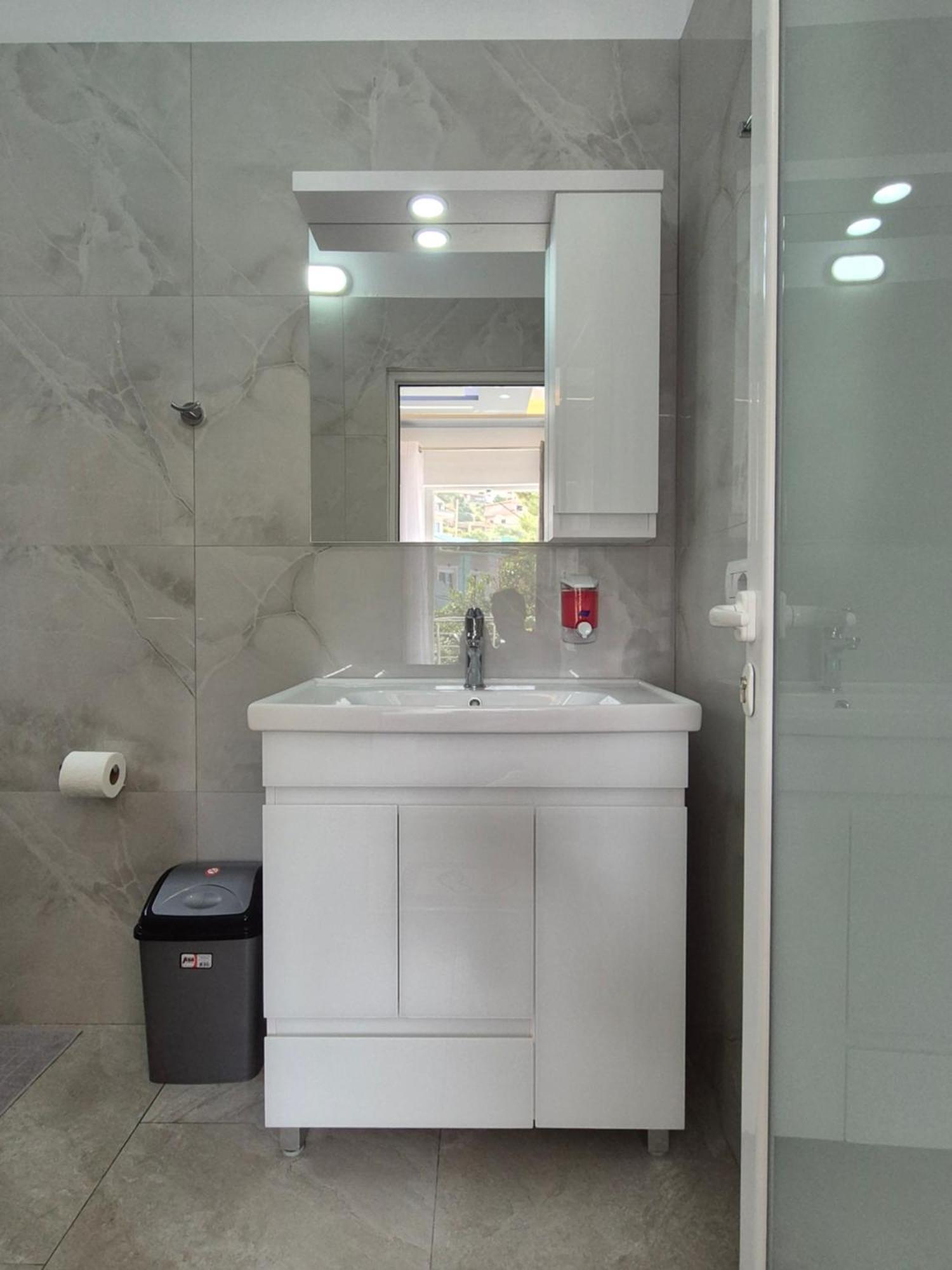 Vila Roxhest Sarande Bagian luar foto